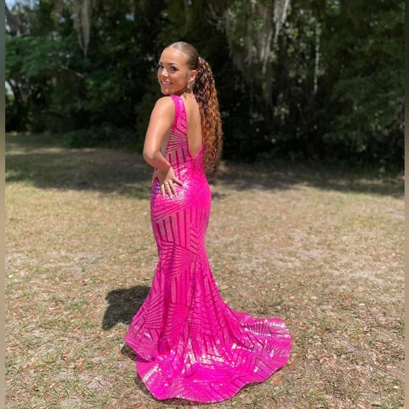 Bright pink prom dress - Picture 2 of 3